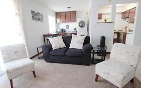 Top Level - 1 Minute To Aggieville & Ksu- Pet Friendly